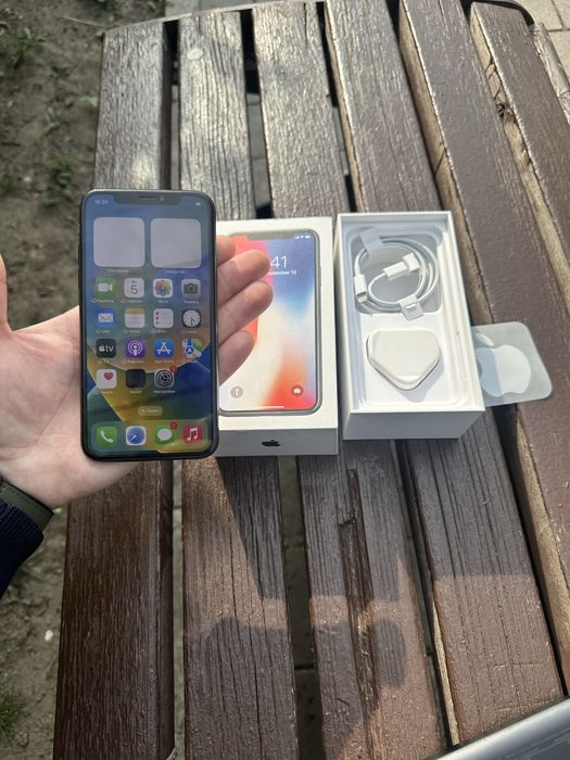 Продам телефон Айфон X  64