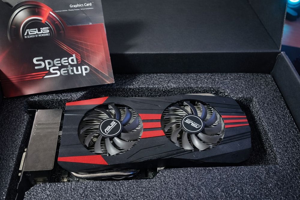 Видеокарта, оперативная память.