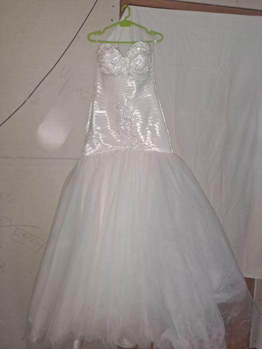 Rochie de mireasa culoare ivory , cu voal si corset reglabil+ jupa