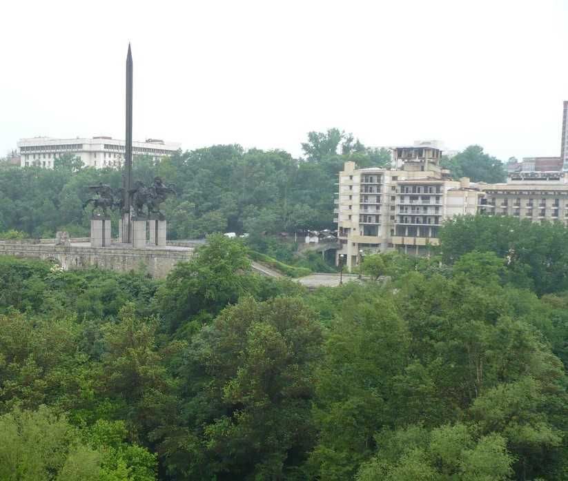 Самостоятелна къща център