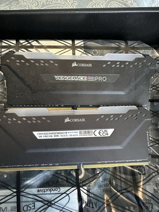 Intel I5 12400F, corsair rgb vengeance ddr4 2x16GB