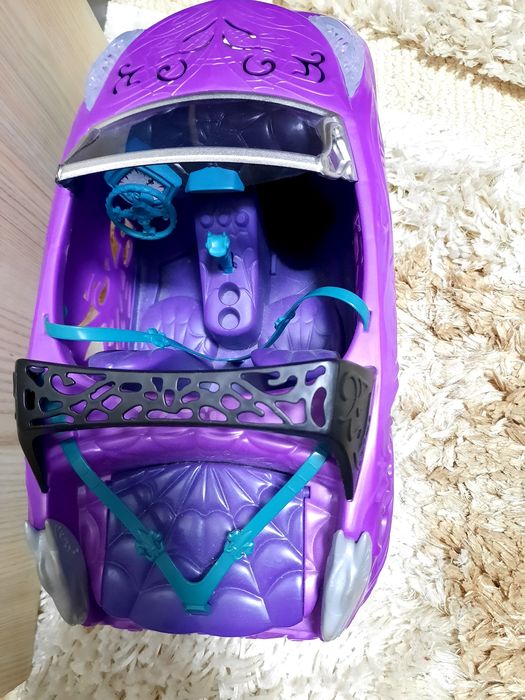 Игрушечная машина