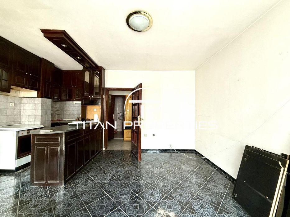 Тристаен апартамент за продажба в кв.Мараша