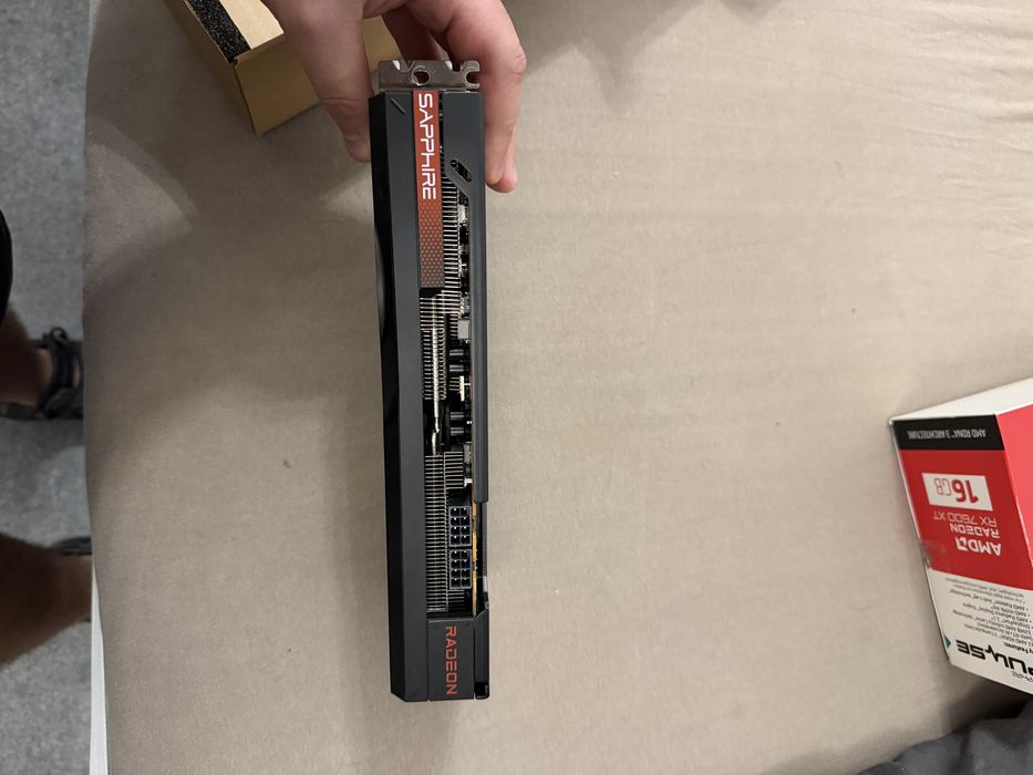 Placa video AMD SAPPHIRE RX7600XT 16gb