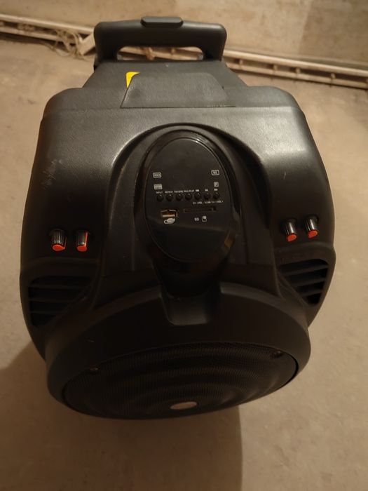 Vând boxa Akai SSO23A-X10