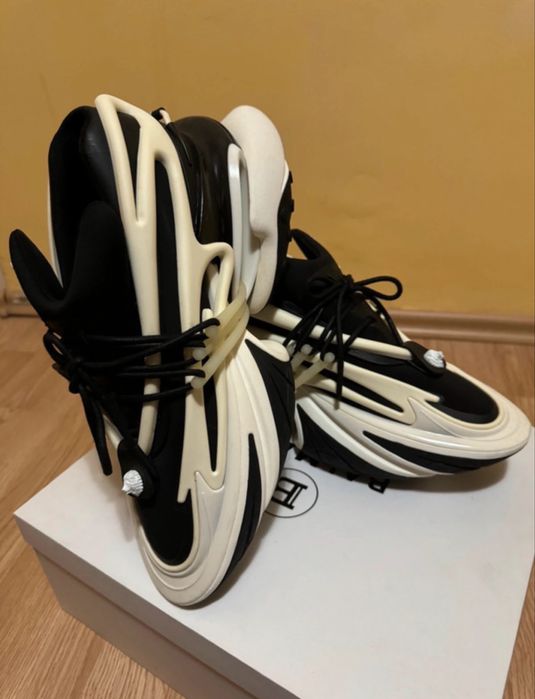 Adidasi Balmain Unicorn