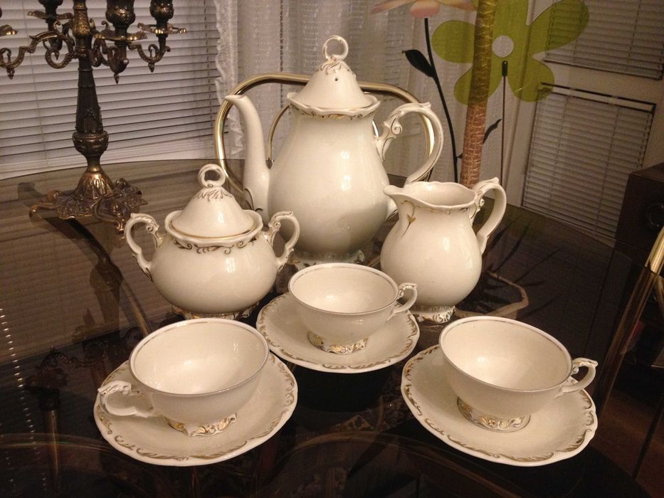 Нови. Красиви старинни сервизи за кафе, чай.