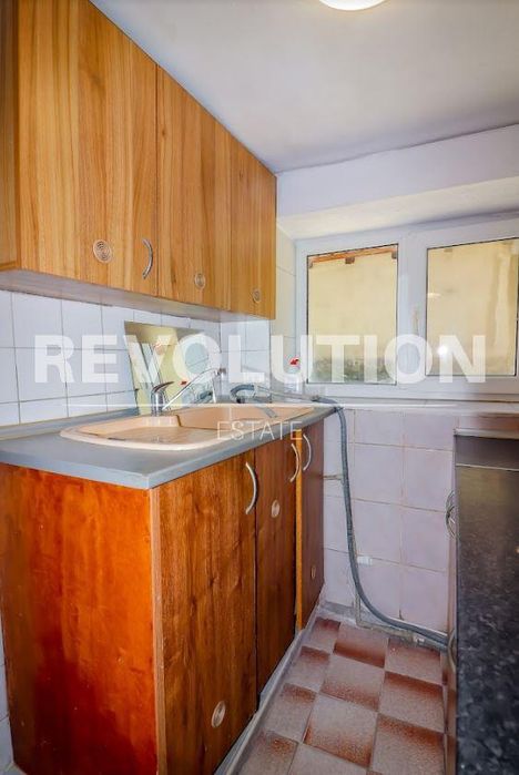 Тристаен апартамент в района на Цветен квартал!