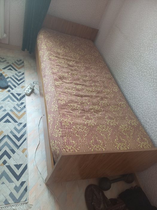 Кровать, компьютерный стол