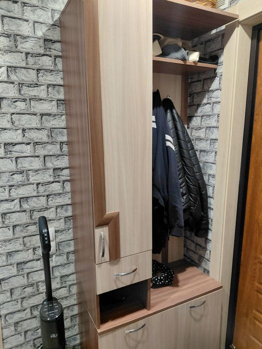 Продам шкаф и прихожую