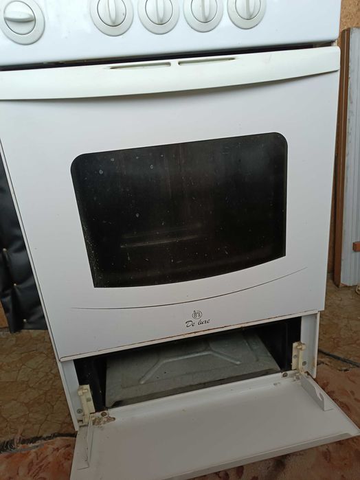 Продам газовую плиту De Luxe