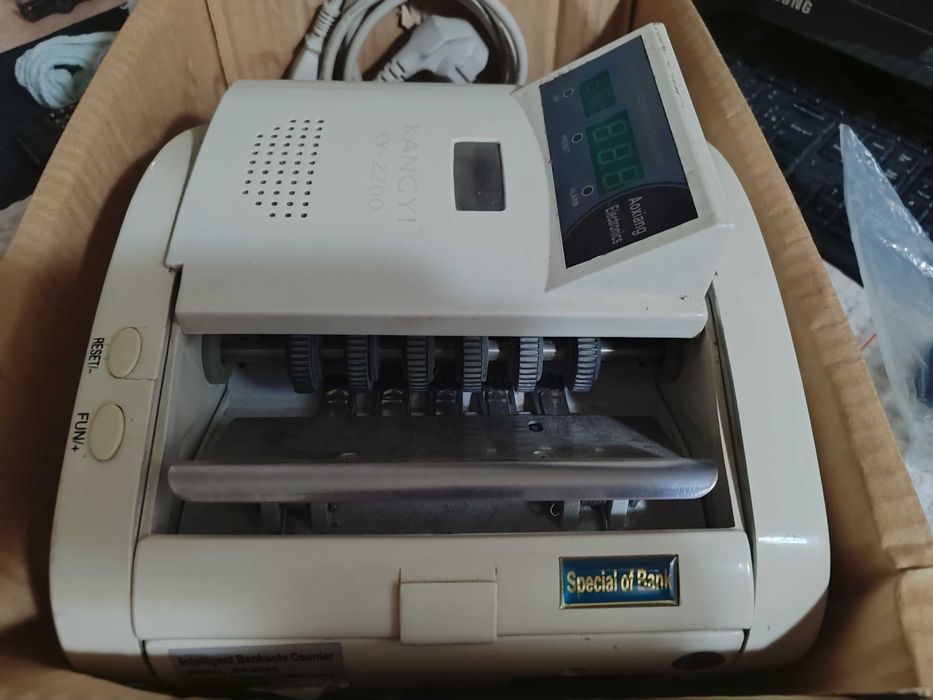 Продаётся купюрасчётная машинка с рем. комплектом.