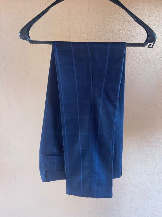 Costum slim fit bleumarin