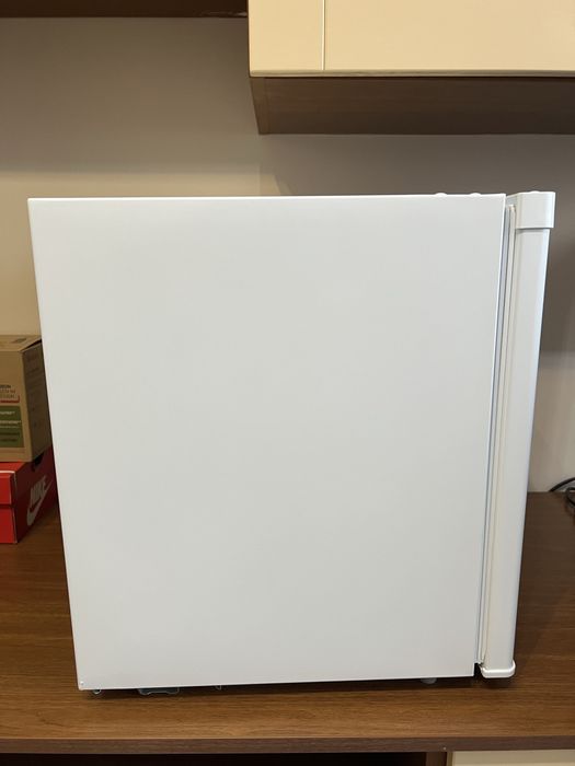 Мини хладилник Comfee