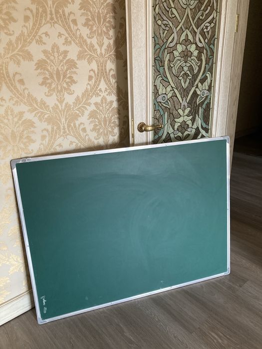 Доска школьная , б/у, но в отличном состоянии