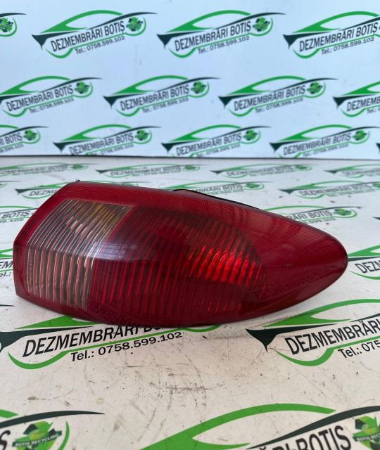 Lampa stop dreapta pe aripa Alfa Romeo 147 prima generatie
