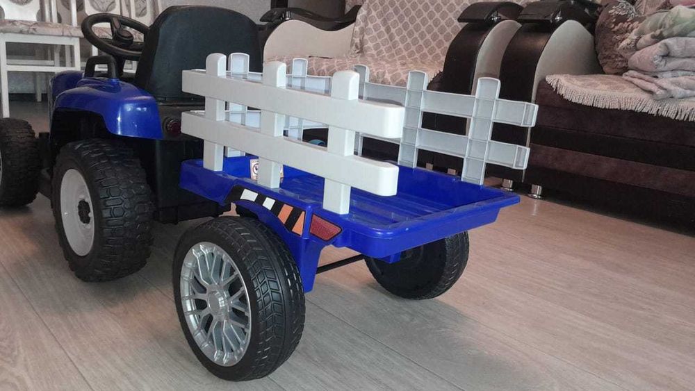 Трактор детский с прицепом