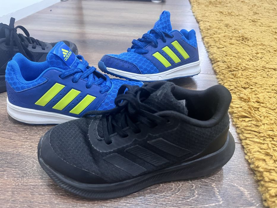 Adidas 30 , o perevche bleu si una neagra