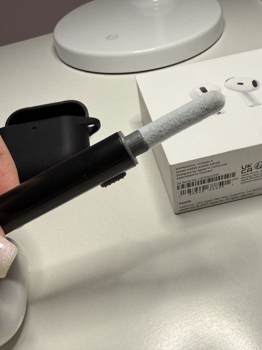 Apple AirPods 4 , încă în garanție 1 an .