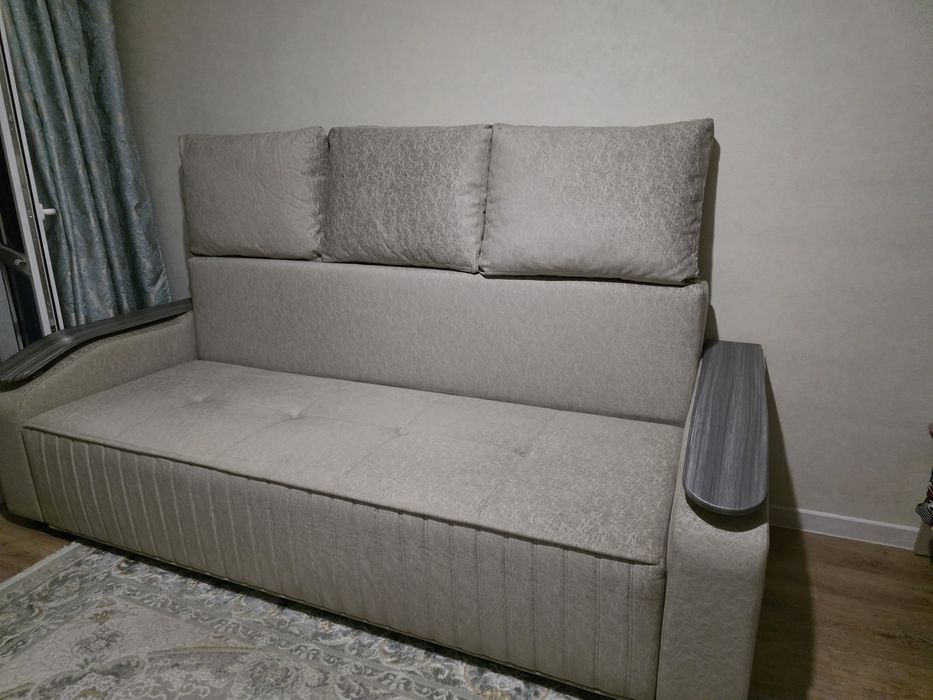 Продаётся диван в отличном состояние