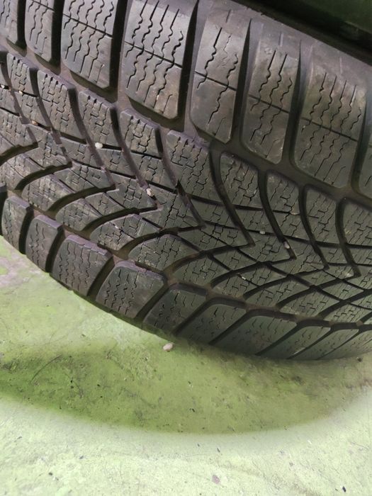 2 бр зимни 225/55/17 Dunlop 23г