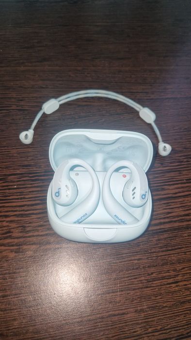 Soundcore AeroFit Pro – ca noi, cablu nefolosit