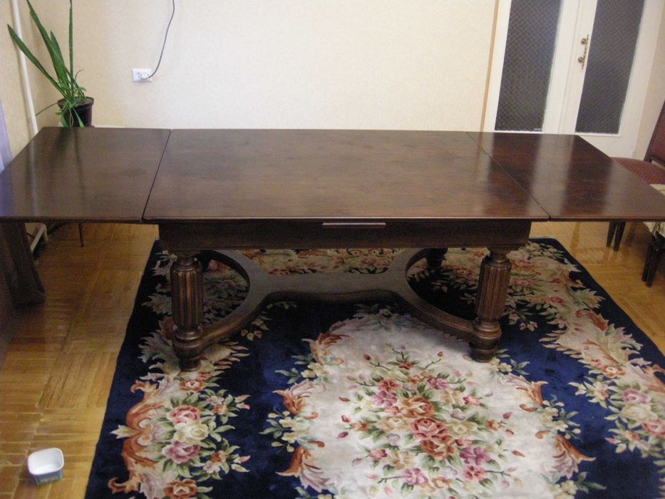 Антикварная мебель из цельного красного дерева