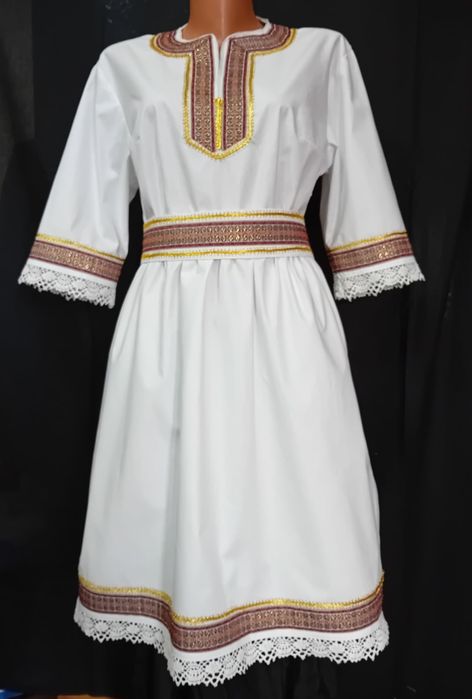 Дамска рокля с шевици