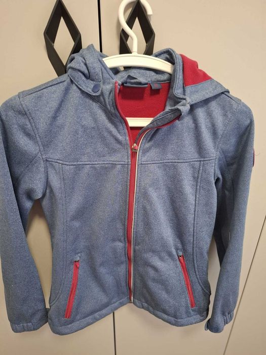 Geacă sport ,ce se vede in poza noi