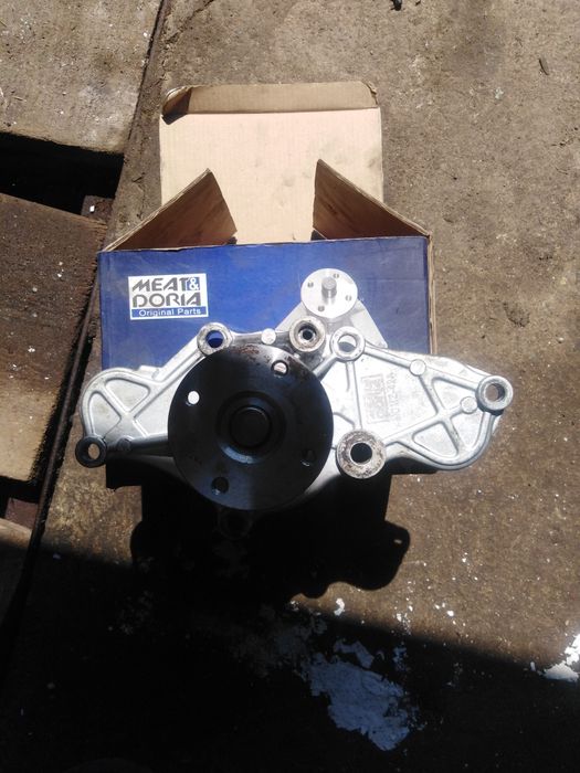 Продам помпа на авто