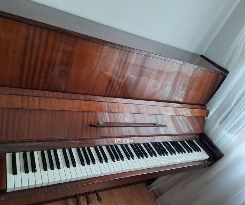 Vând pian/pianina Belarus