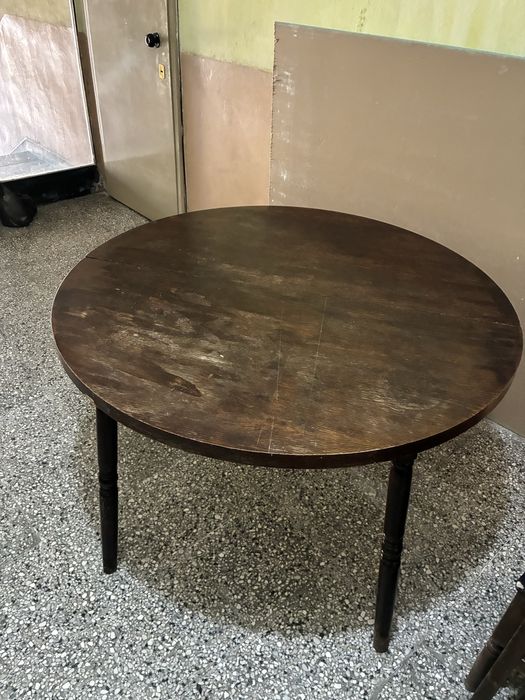 Дървена кухненска маса