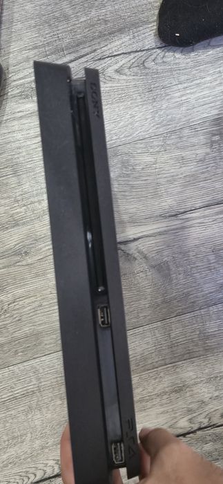 Playstation 4 в хорошом состоянии
