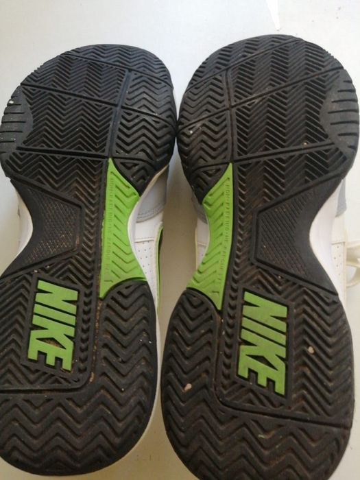 Adidasi nike din piele