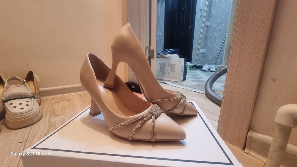 Порно жұлдызы Карина Капур