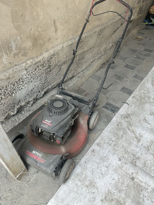 Бензиновы газонакасилка