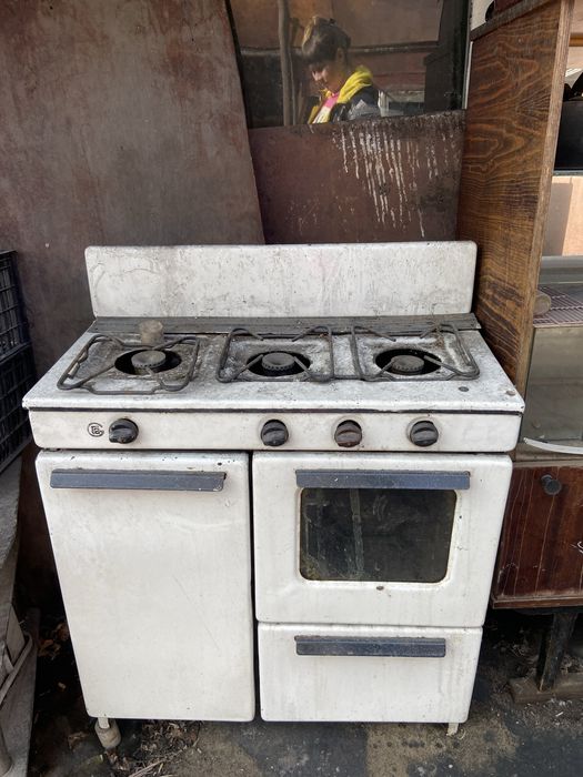 Продам газ плиту