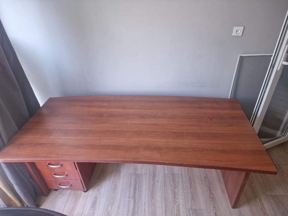 Продам стол с тумбой