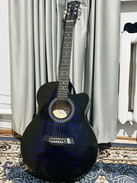 Продам гитару 40размер