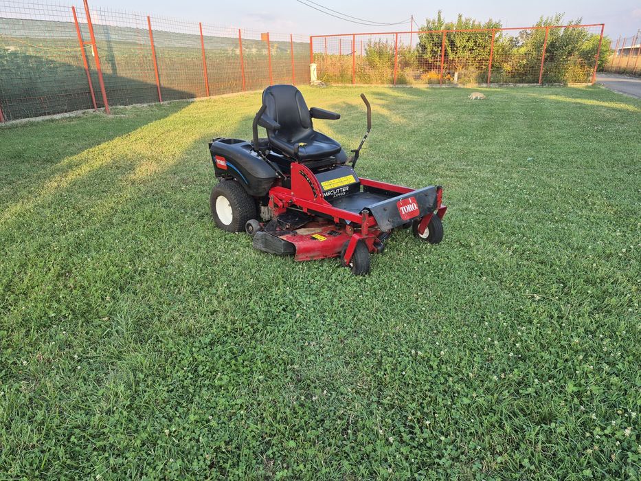 Vand tractoras de tuns iarba