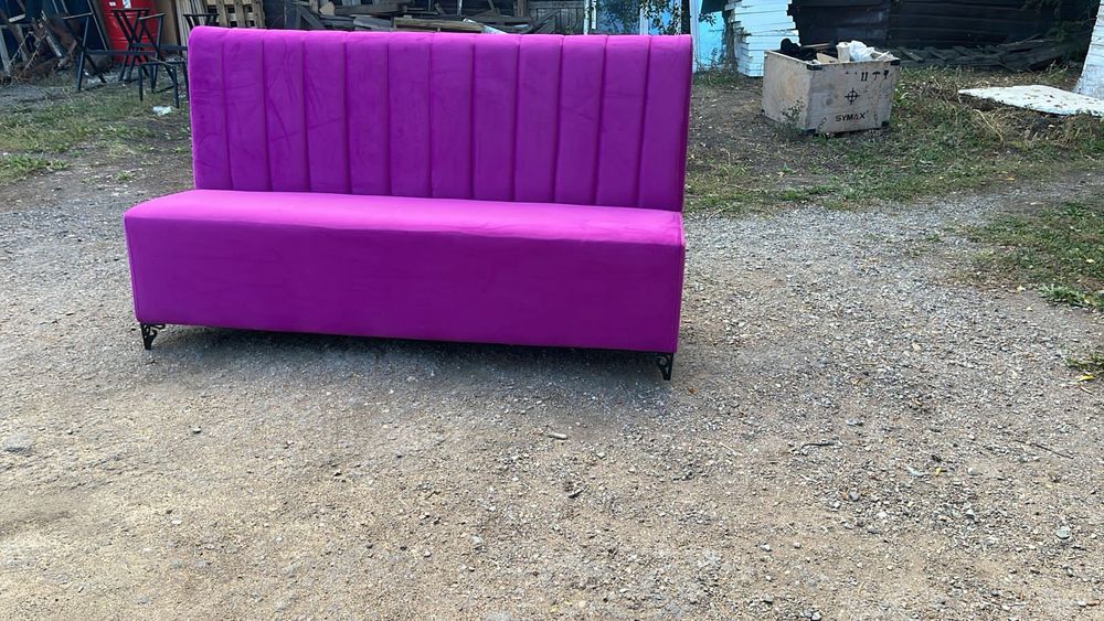 Диван с пификом для прихожки