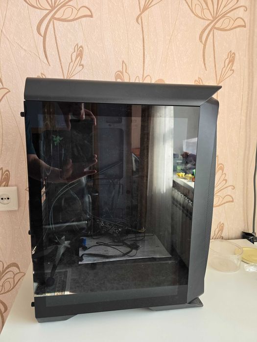 Продам корпус AeroCool Aero One Frost