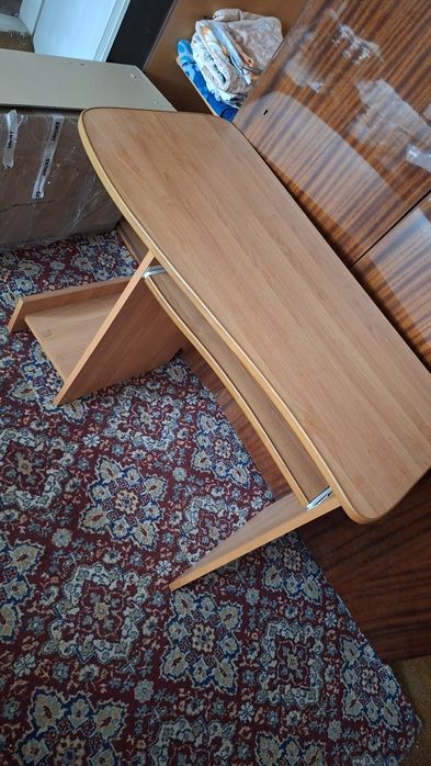 Подарявам бюро използвано