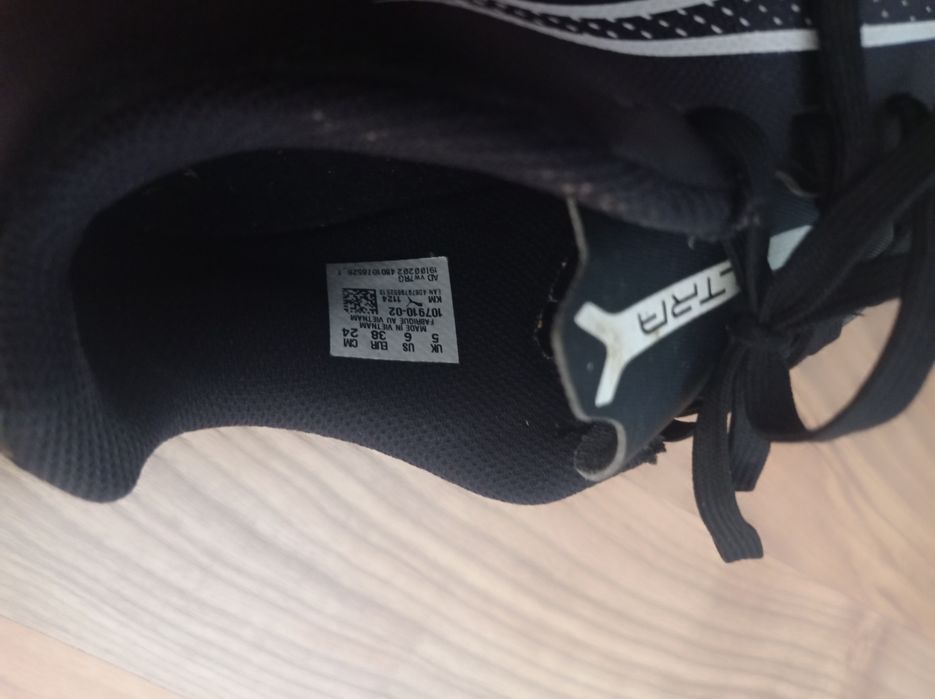 Ghete de fotbal pentru juniori PUMA Black White mărime 38