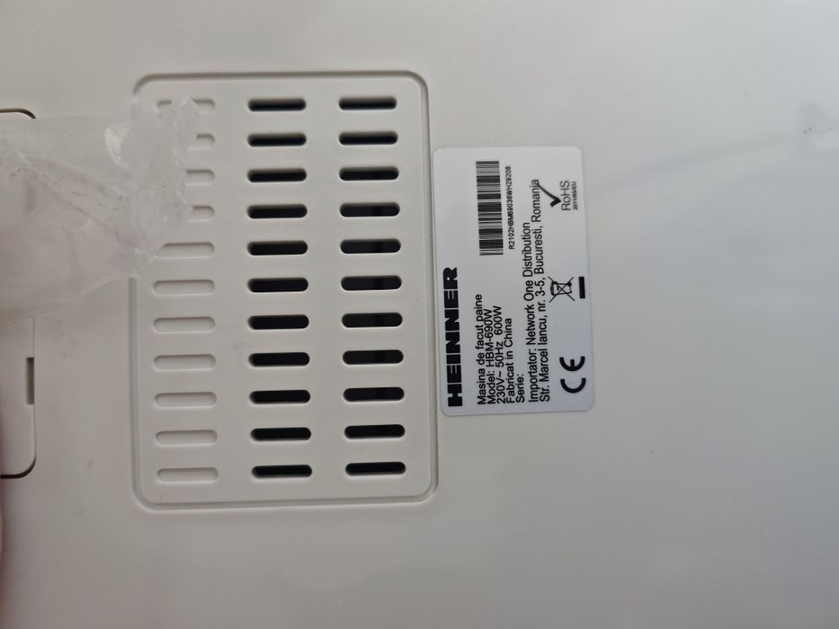 Aparat de paine Heinner HBM-690W