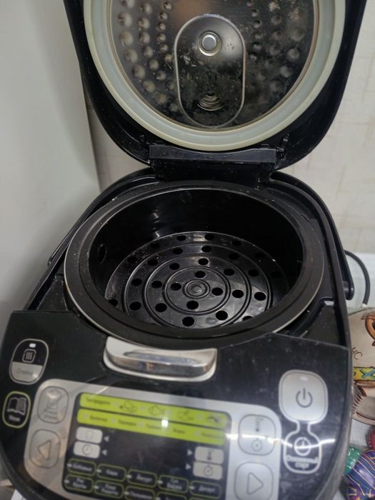 Мультиварка в отличном состояни. Срочно продам и