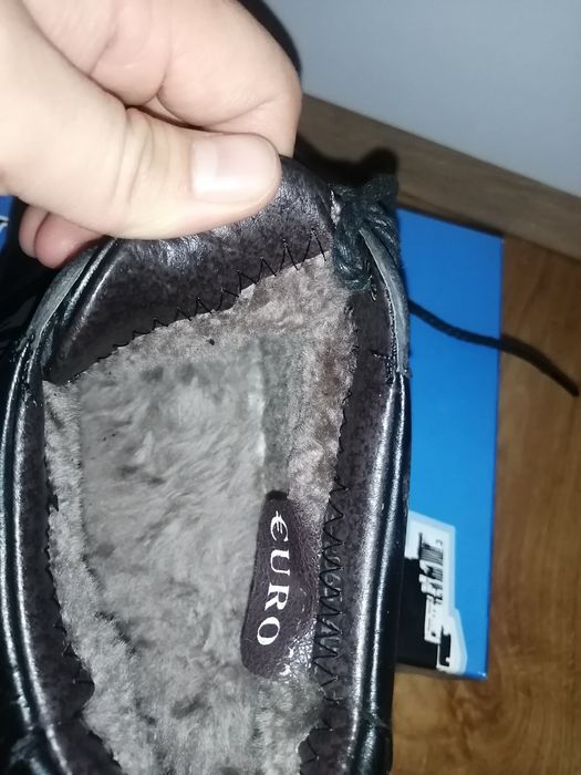 Продам обувь зимние кроссовки