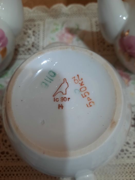 Абсолютно новый чайник(700мл), Дулевский фарфор, ручная роспись, зол