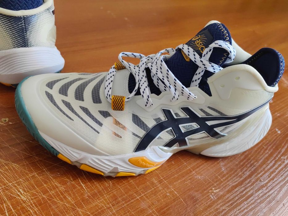 Кроссовки asics для спорта