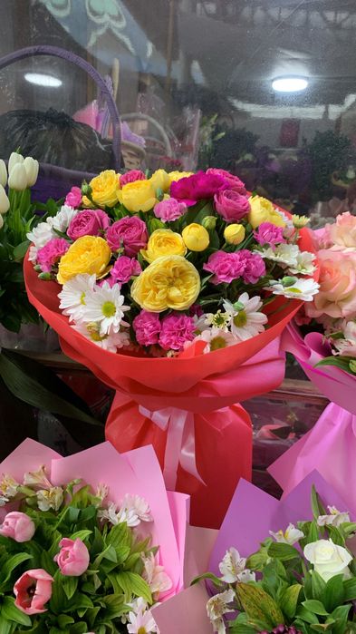 buket gullar lola atirgul kelin gul